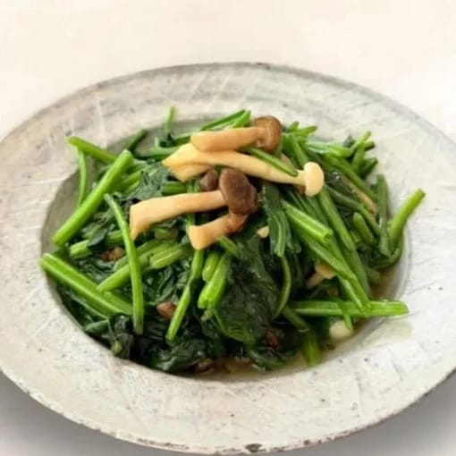 Stir-Fried Spinach With Mushroom 菠菜炒蘑菇
